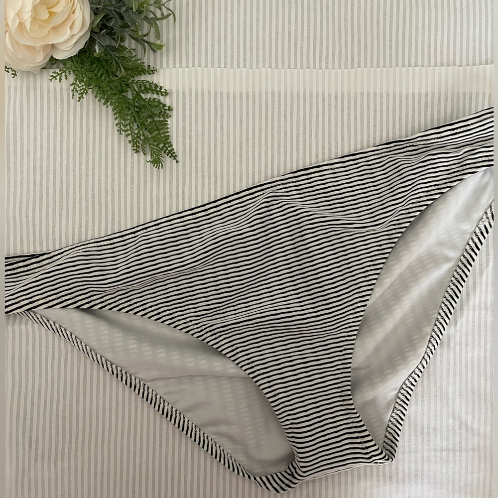 Shade & Shore Swim Bottom NWT